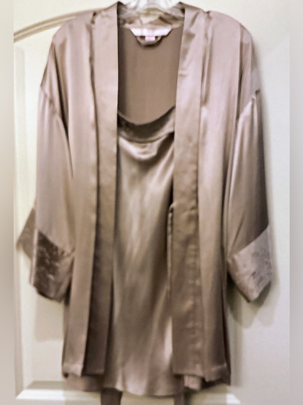 VTG Victoria's Secret 100% Silk Embroidered Robe & Slip Dress Set Champagne S